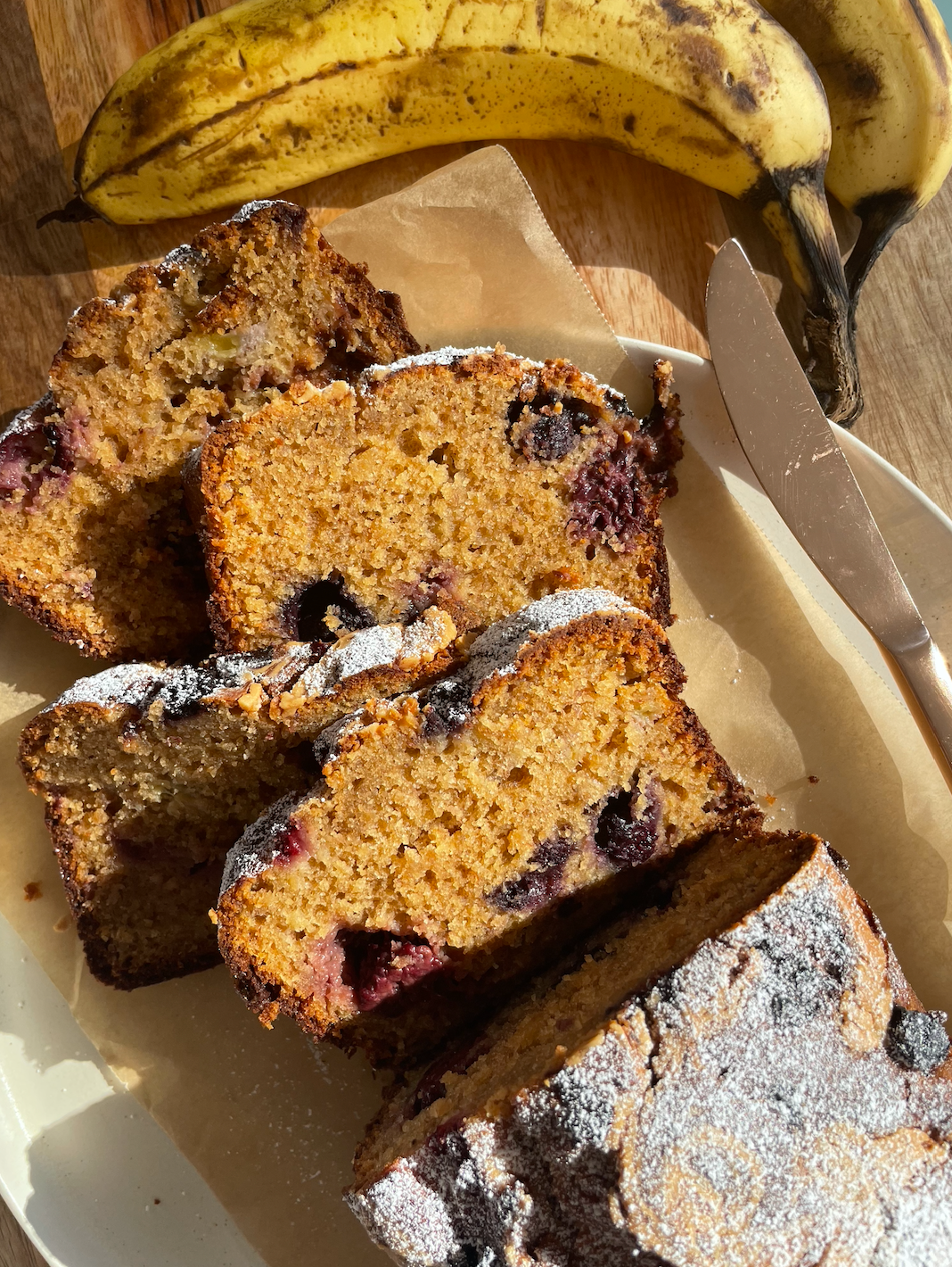 Gut-Lovin’ Berry Banana Bread Loaf: A Real Tummy Treat!